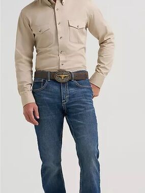 Wrangler 20X style 42 Men’s Straight Jeans in Classic Blue